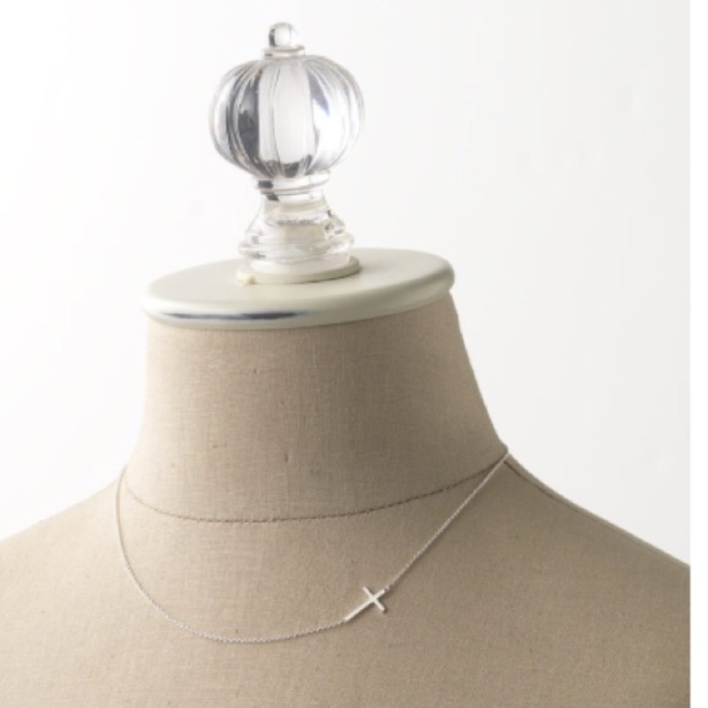 Stella and dot silver interlock cross necklace